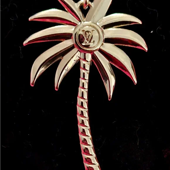 Gold Palm Tree LV Pendant Necklace - Picture 2 of 5